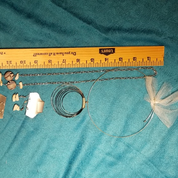 Lot 11: 5 necklace & earring sets costume jewelry - Picture 3 of 8